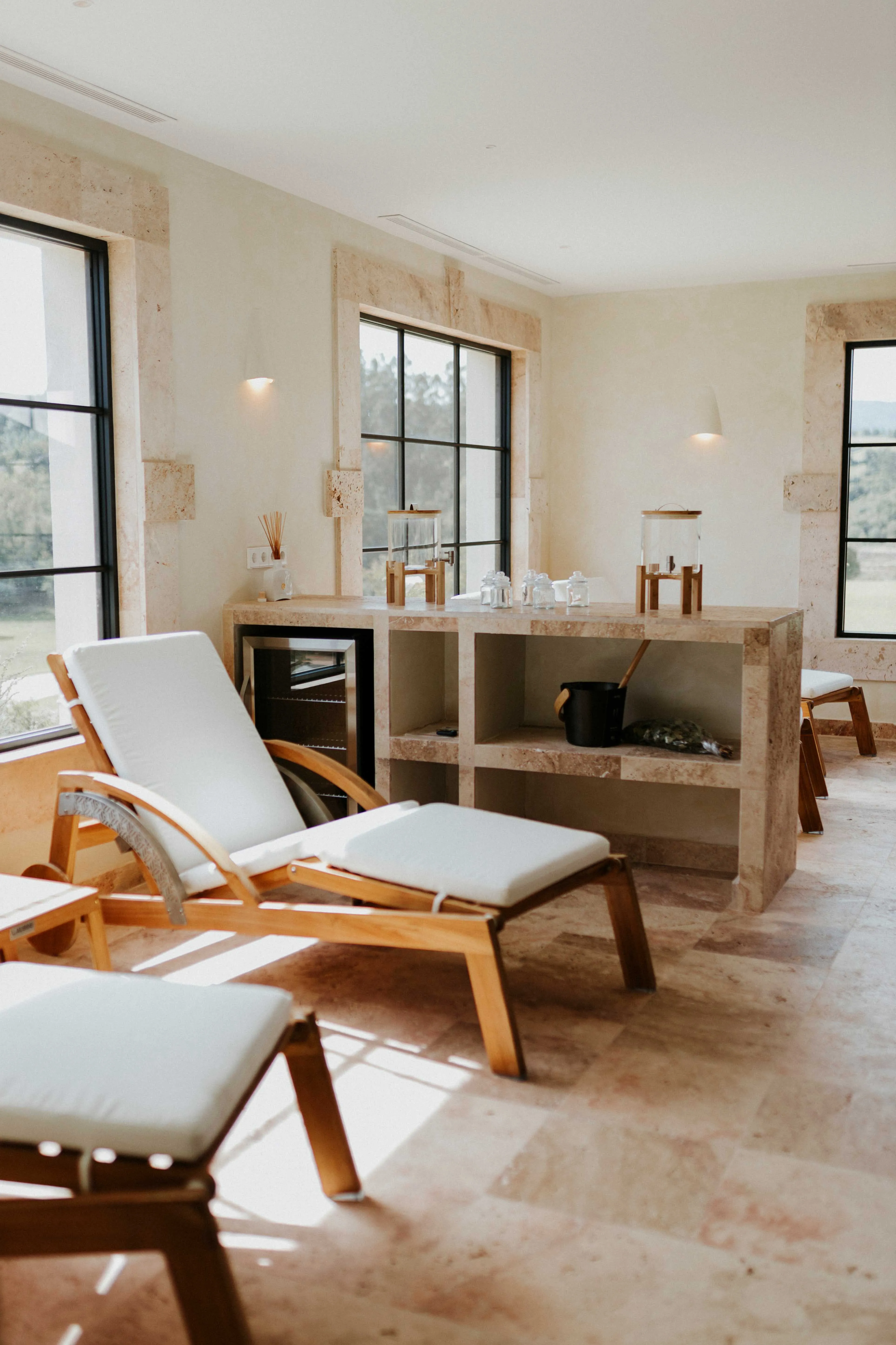 Sala de estar con chimenea